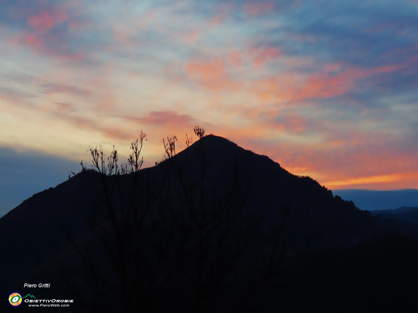 56 Colori del tramonto al Monte Gioco.JPG